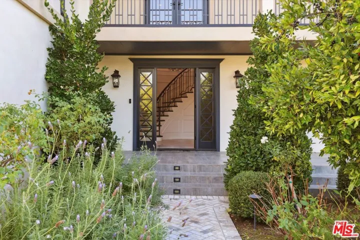2676 Casiano Road, Los Angeles, California 90077