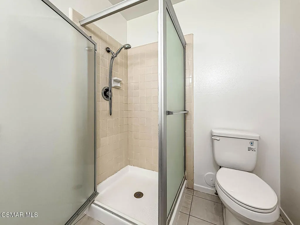 iPrimary Bedroom Suite6