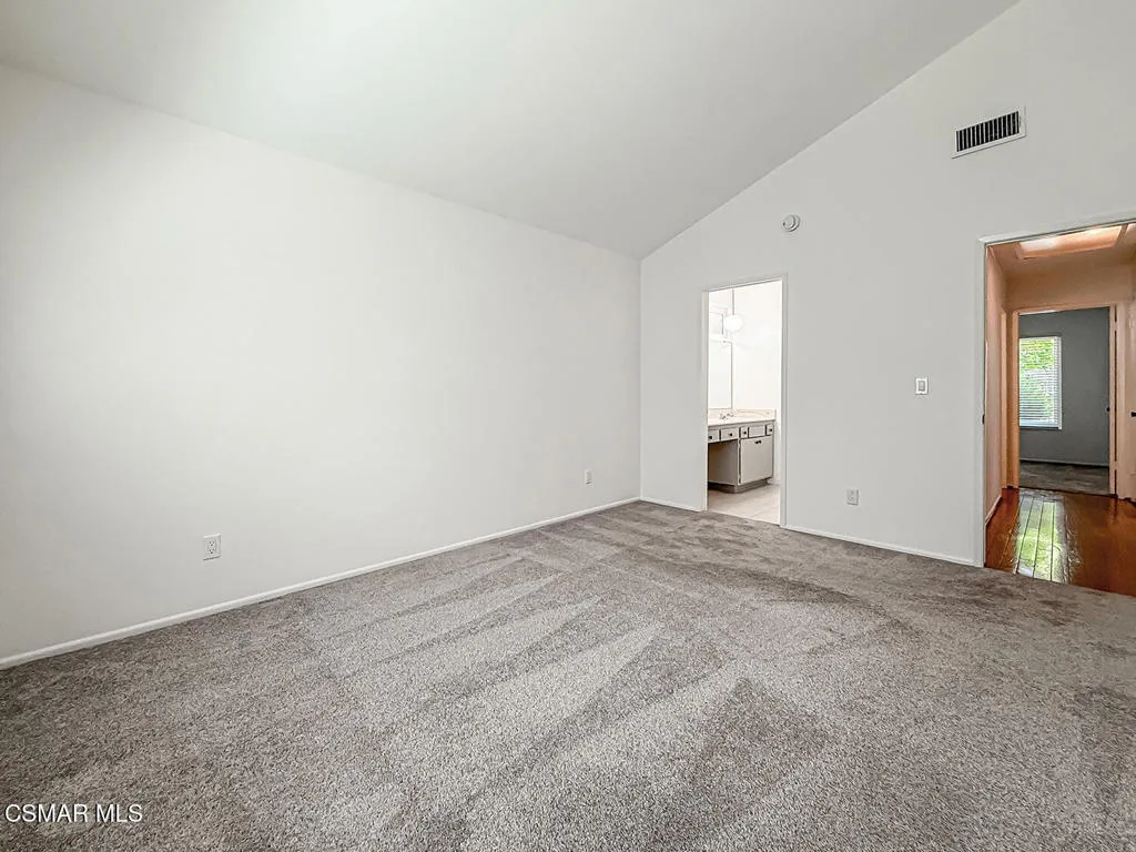 iPrimary Bedroom Suite4