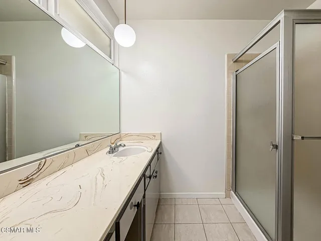 iPrimary Bedroom Suite5