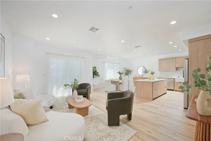542 N Serrano Avenue, Los Angeles, California 90004