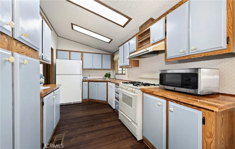 1300 W Menlo Avenue 188, Hemet, California 92543