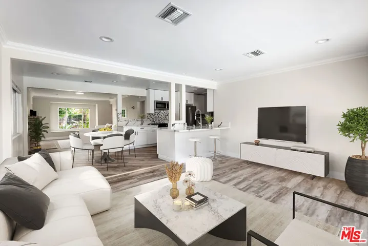 4747 Cartwright Avenue, Toluca Lake, California 91602