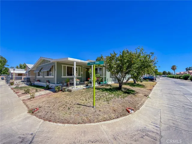 45465 E 25th Street 26, Lancaster, California 93535