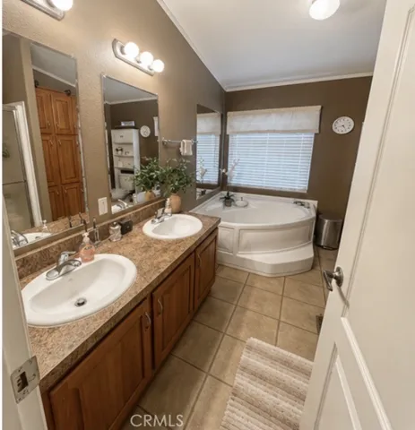20652 Lassen 51, Chatsworth, California 91311