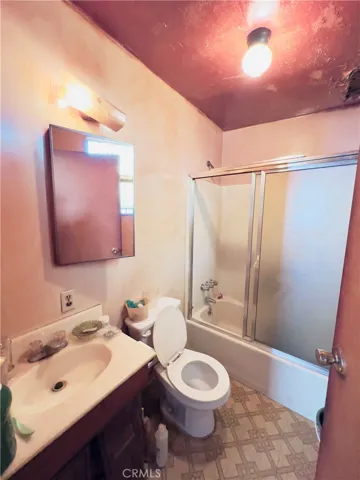 2808 Guirado, Los Angeles, California 90023