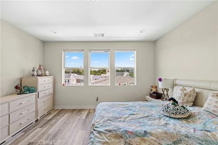 271 Newton, Lake Forest, California 92630