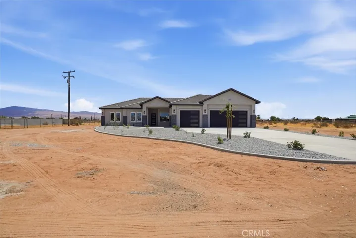 22819 Little Beaver Road, Apple Valley, California 92308