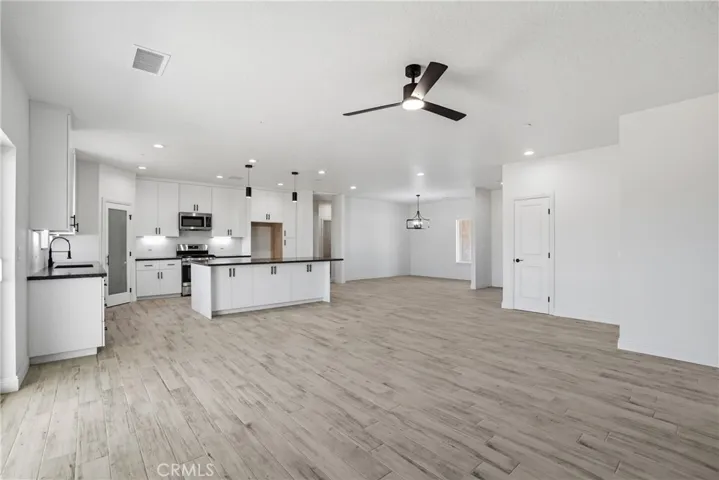 22819 Little Beaver Road, Apple Valley, California 92308