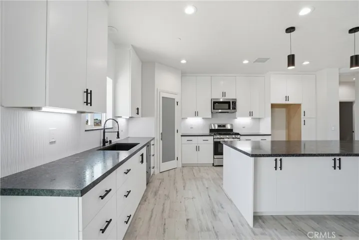 22819 Little Beaver Road, Apple Valley, California 92308