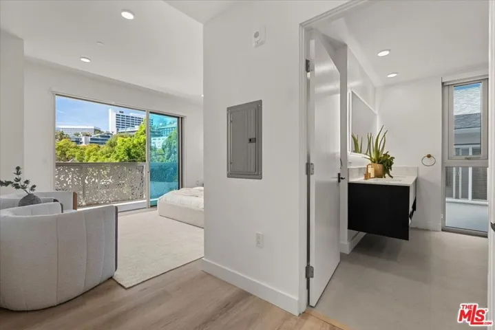 1257 N Sweetzer Avenue 202, West Hollywood, California 90069