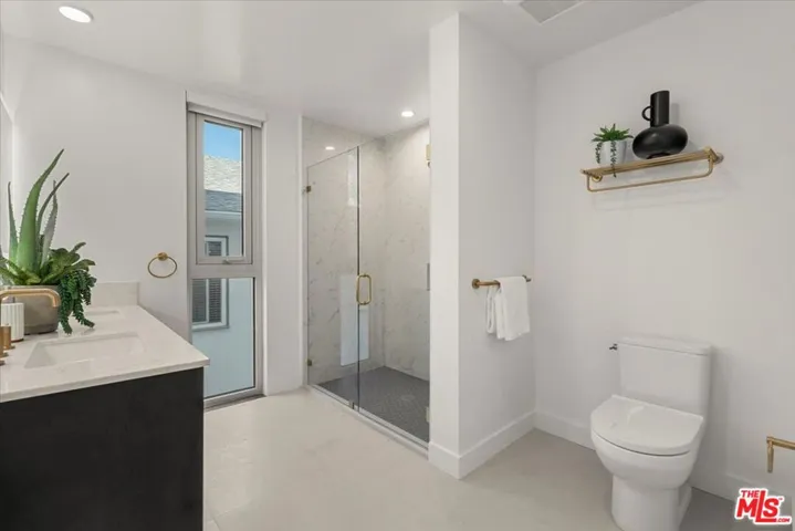 1257 N Sweetzer Avenue 202, West Hollywood, California 90069