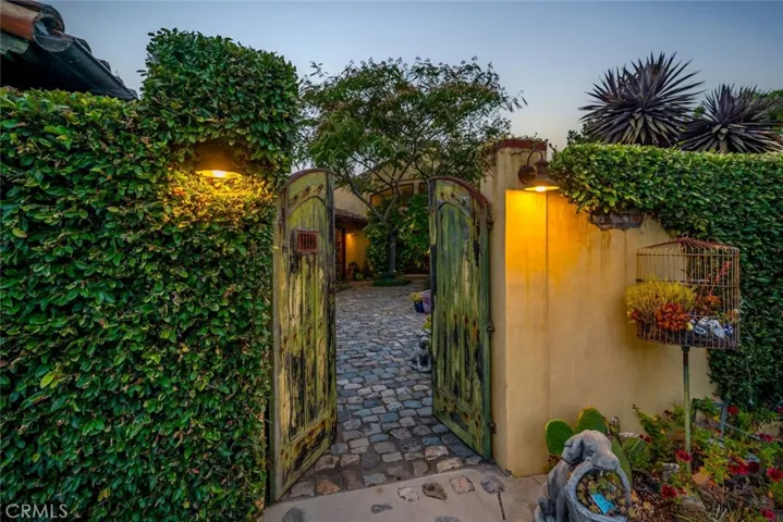 2072 Royal Way, San Luis Obispo, California 93405