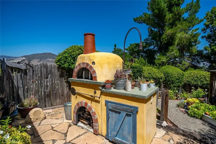 2072 Royal Way, San Luis Obispo, California 93405