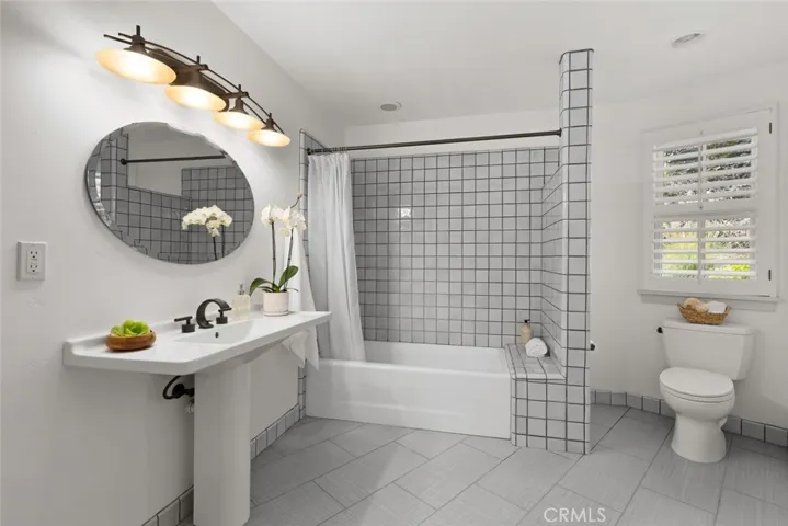 2072 Royal Way, San Luis Obispo, California 93405