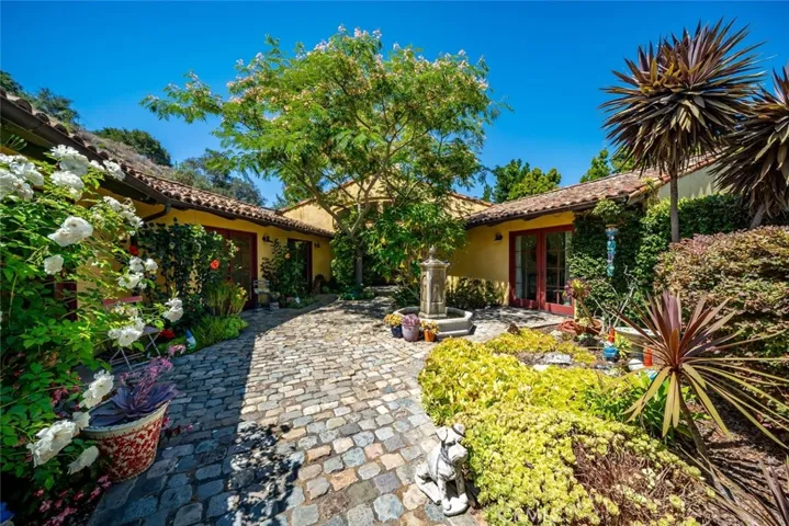 2072 Royal Way, San Luis Obispo, California 93405