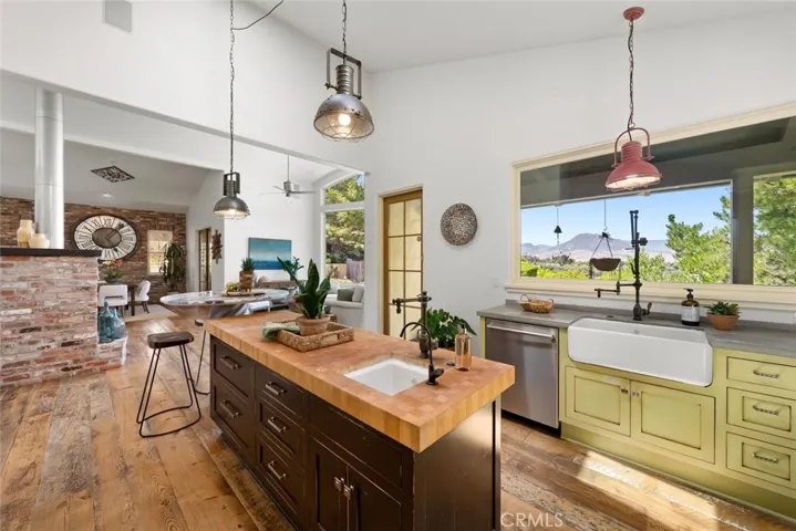 2072 Royal Way, San Luis Obispo, California 93405