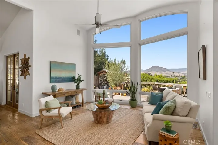 2072 Royal Way, San Luis Obispo, California 93405