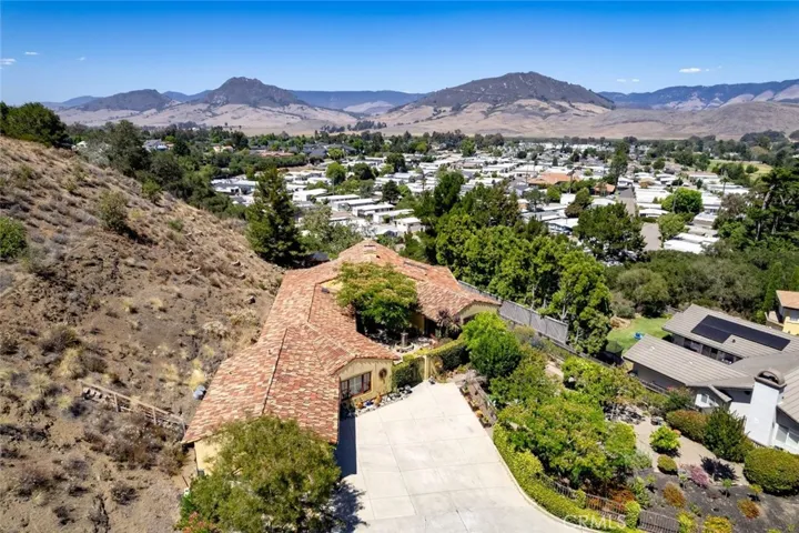 2072 Royal Way, San Luis Obispo, California 93405