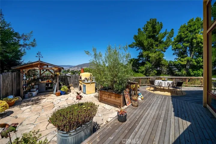 2072 Royal Way, San Luis Obispo, California 93405