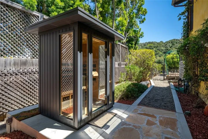 2072 Royal Way, San Luis Obispo, California 93405