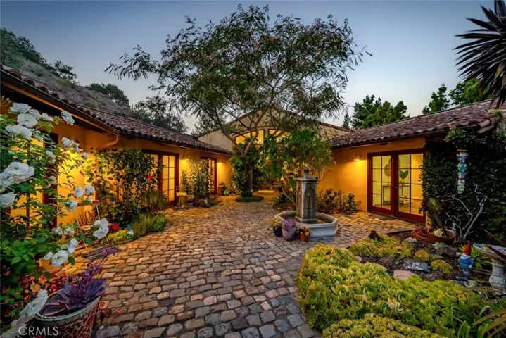 2072 Royal Way, San Luis Obispo, California 93405