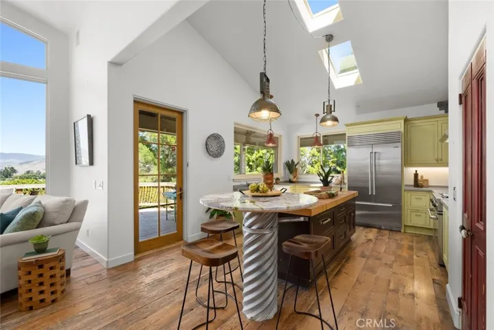 2072 Royal Way, San Luis Obispo, California 93405