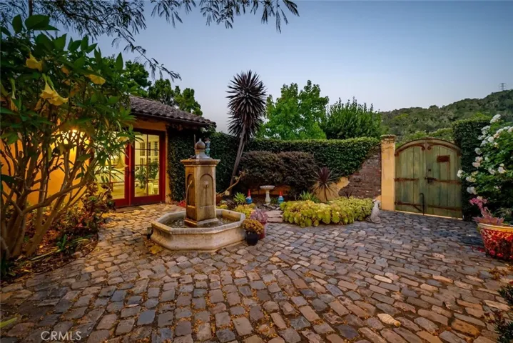 2072 Royal Way, San Luis Obispo, California 93405