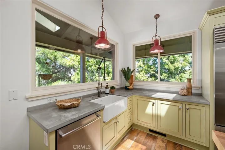 2072 Royal Way, San Luis Obispo, California 93405