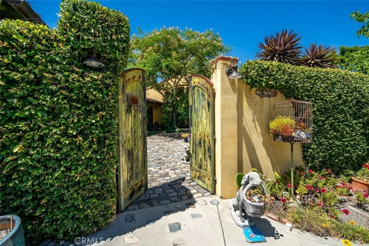 2072 Royal Way, San Luis Obispo, California 93405