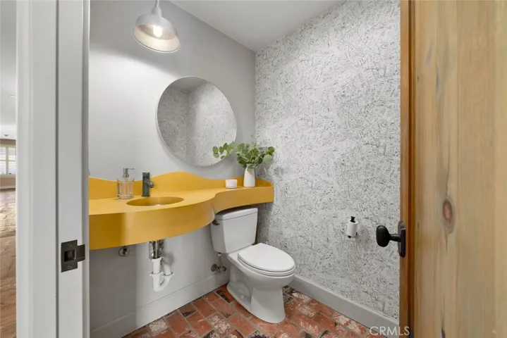 2072 Royal Way, San Luis Obispo, California 93405
