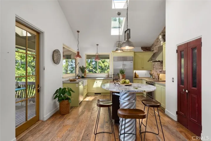 2072 Royal Way, San Luis Obispo, California 93405