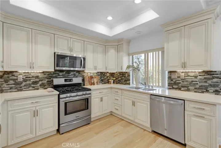 19784 Yosemite Circle, Porter Ranch, California 91326 — photo 4