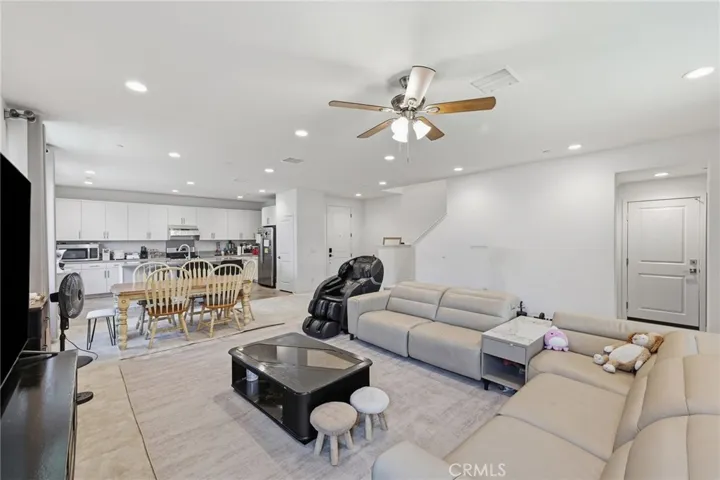 7022 Calla Lily 3, Fontana, California 92336