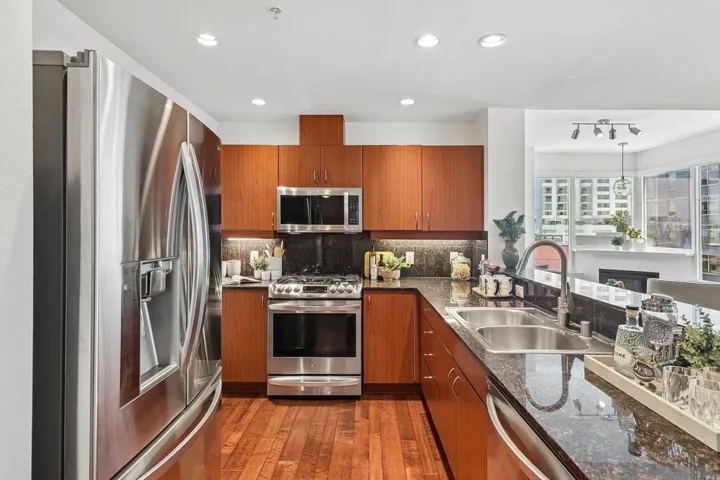 300 W Beech 608, San Diego, California 92101