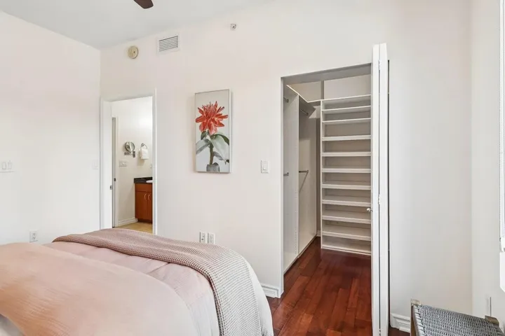 300 W Beech 608, San Diego, California 92101