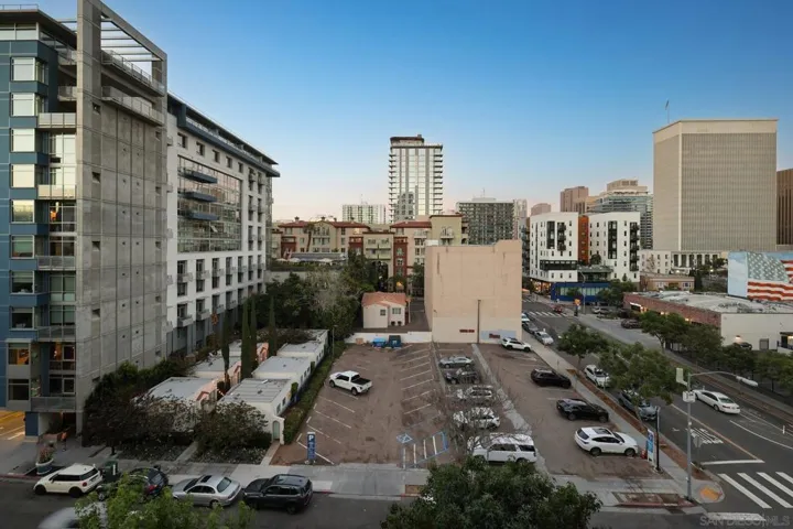 300 W Beech 608, San Diego, California 92101