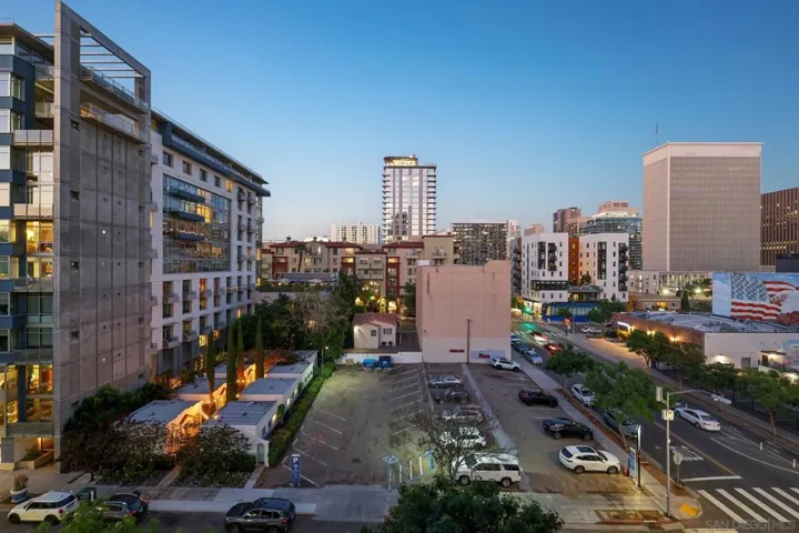 300 W Beech 608, San Diego, California 92101