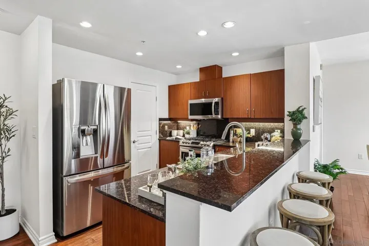 300 W Beech 608, San Diego, California 92101