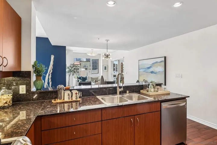 300 W Beech 608, San Diego, California 92101