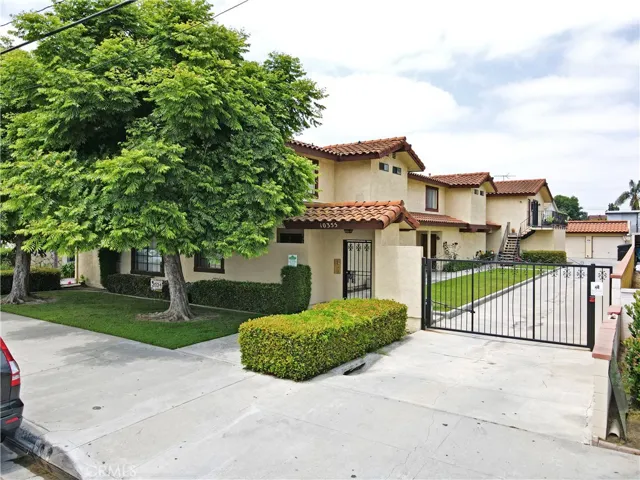 10355 La Reina Avenue A, Downey, California 90241