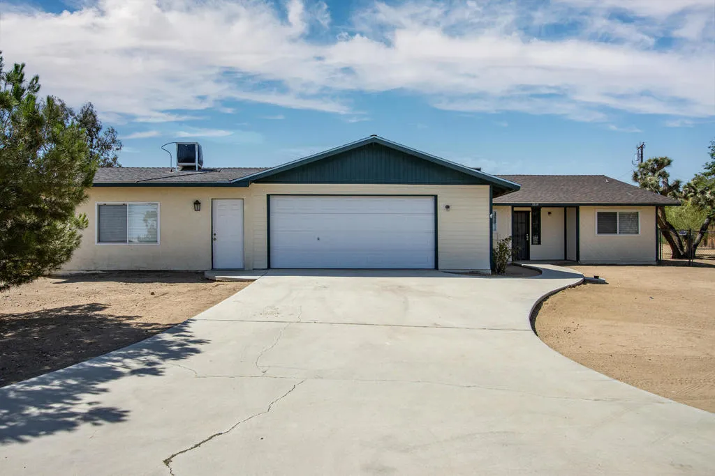 58391 Carlyle Drive, Yucca Valley, California 92284 — photo 4