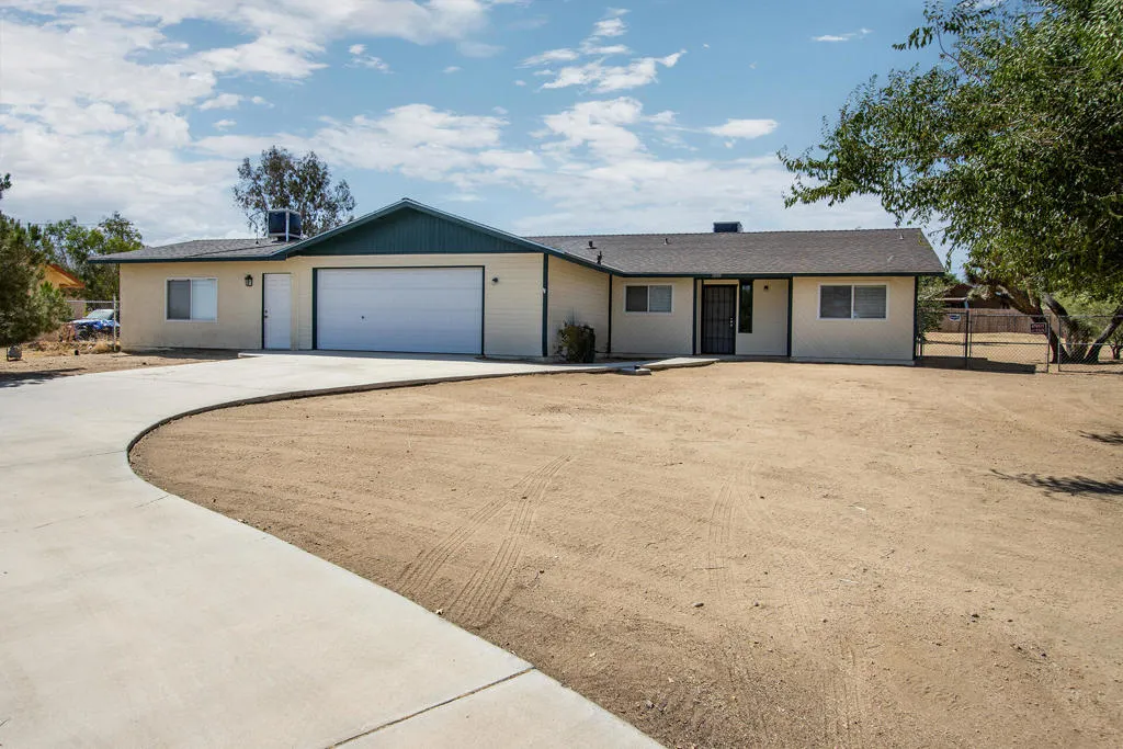 58391 Carlyle Drive, Yucca Valley, California 92284 — photo 5