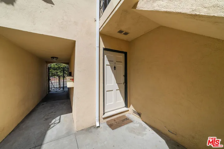 1238 S Beverly Glen Boulevard 1, Los Angeles, California 90024