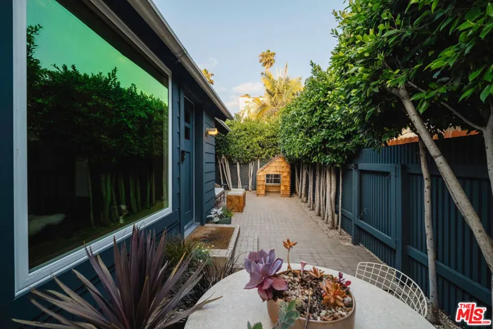 1398 N Serrano Avenue, Los Angeles, California 90027