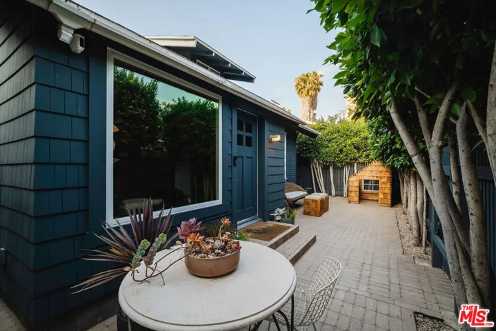 1398 N Serrano Avenue, Los Angeles, California 90027