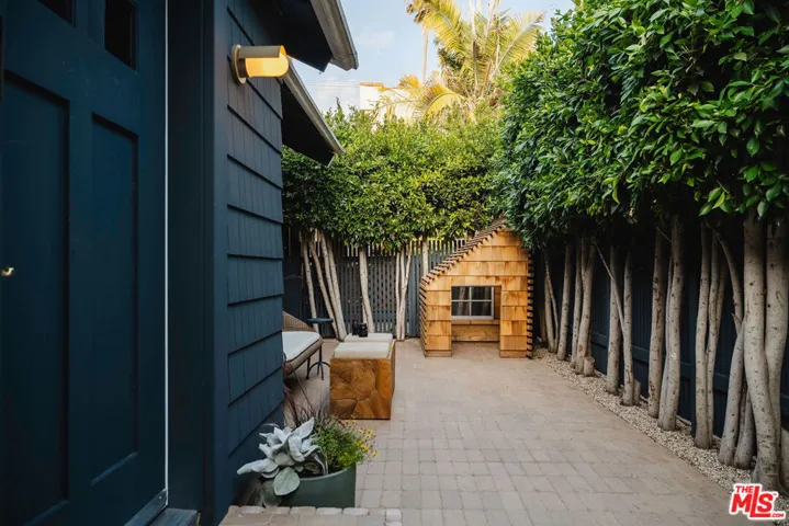 1398 N Serrano Avenue, Los Angeles, California 90027