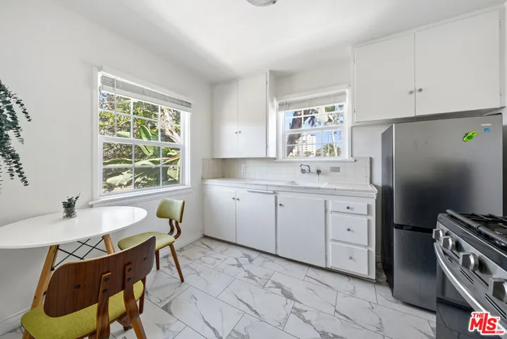 1238 S Beverly Glen Boulevard 9, Los Angeles, California 90024