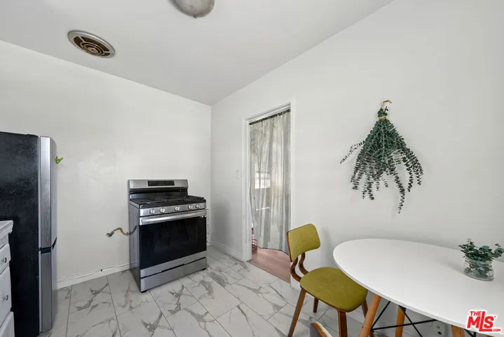 1238 S Beverly Glen Boulevard 9, Los Angeles, California 90024