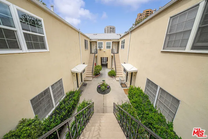 1238 S Beverly Glen Boulevard 9, Los Angeles, California 90024